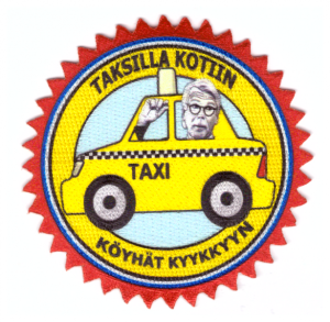 Runt halarmärke med en gul taxi och text på finska