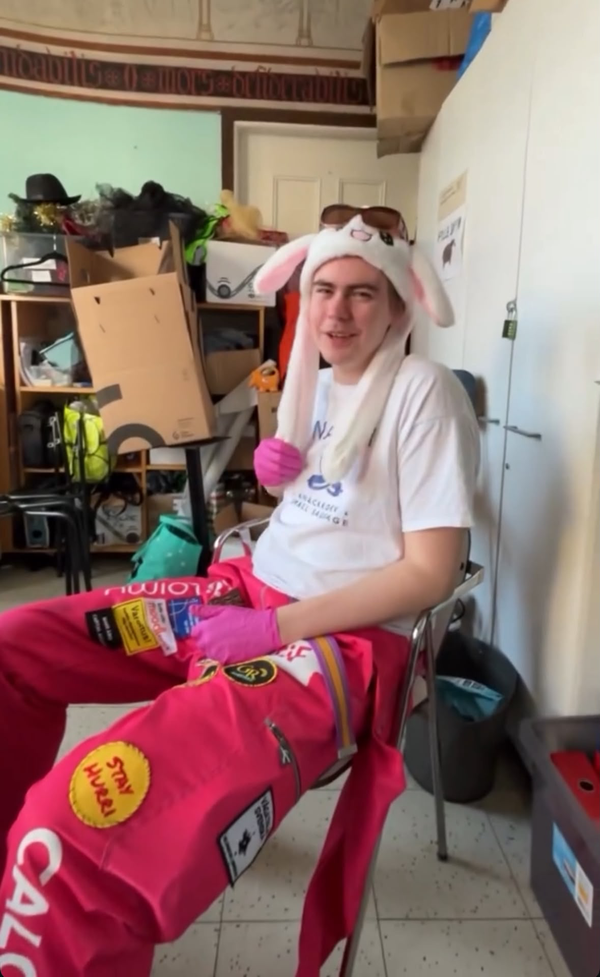 Lukas i halare och mössa